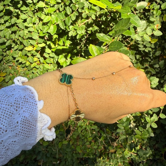 Anthropologie Jewelry - Elegant Gold and Green Clover Bracelet
